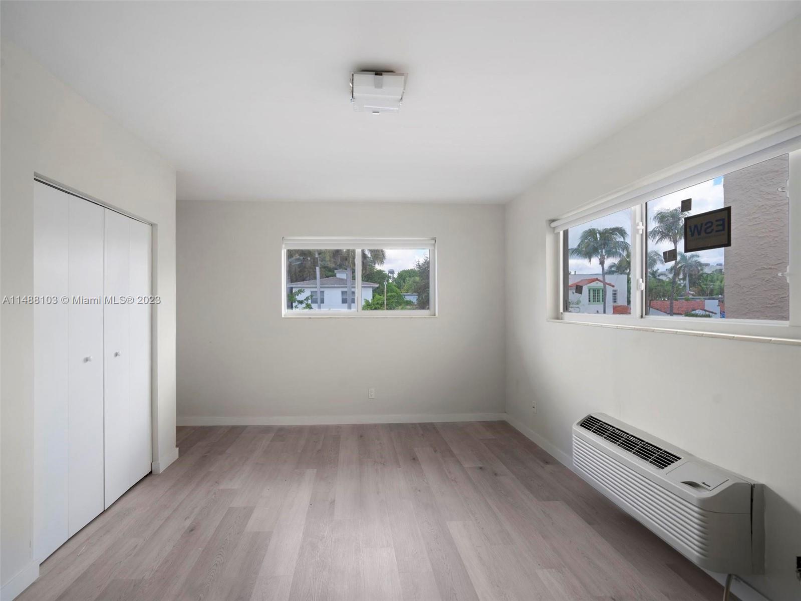 1525 Michigan Ave # 11