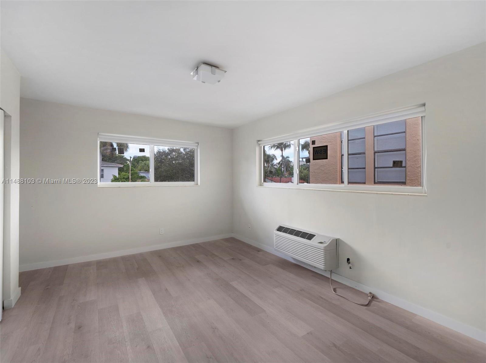1525 Michigan Ave # 11