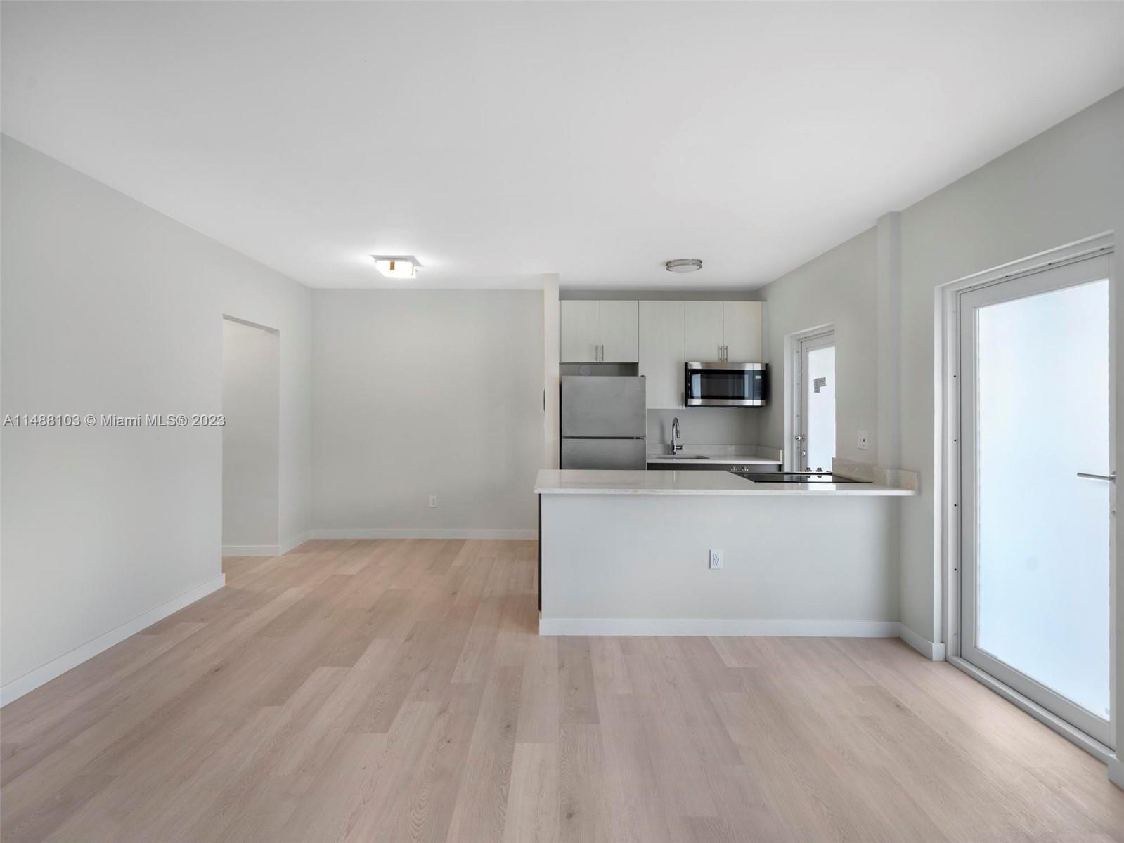 1525 Michigan Ave # 11