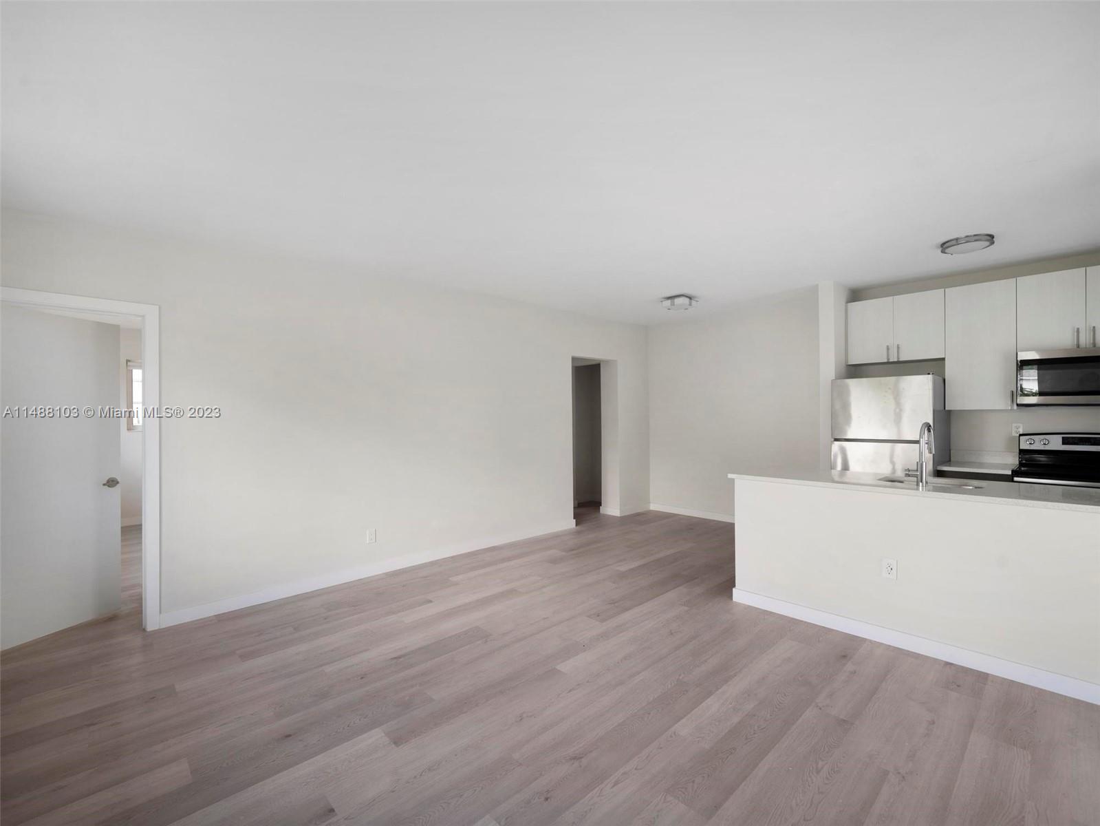 1525 Michigan Ave # 11