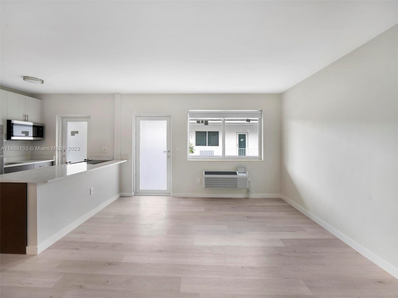 1525 Michigan Ave # 11