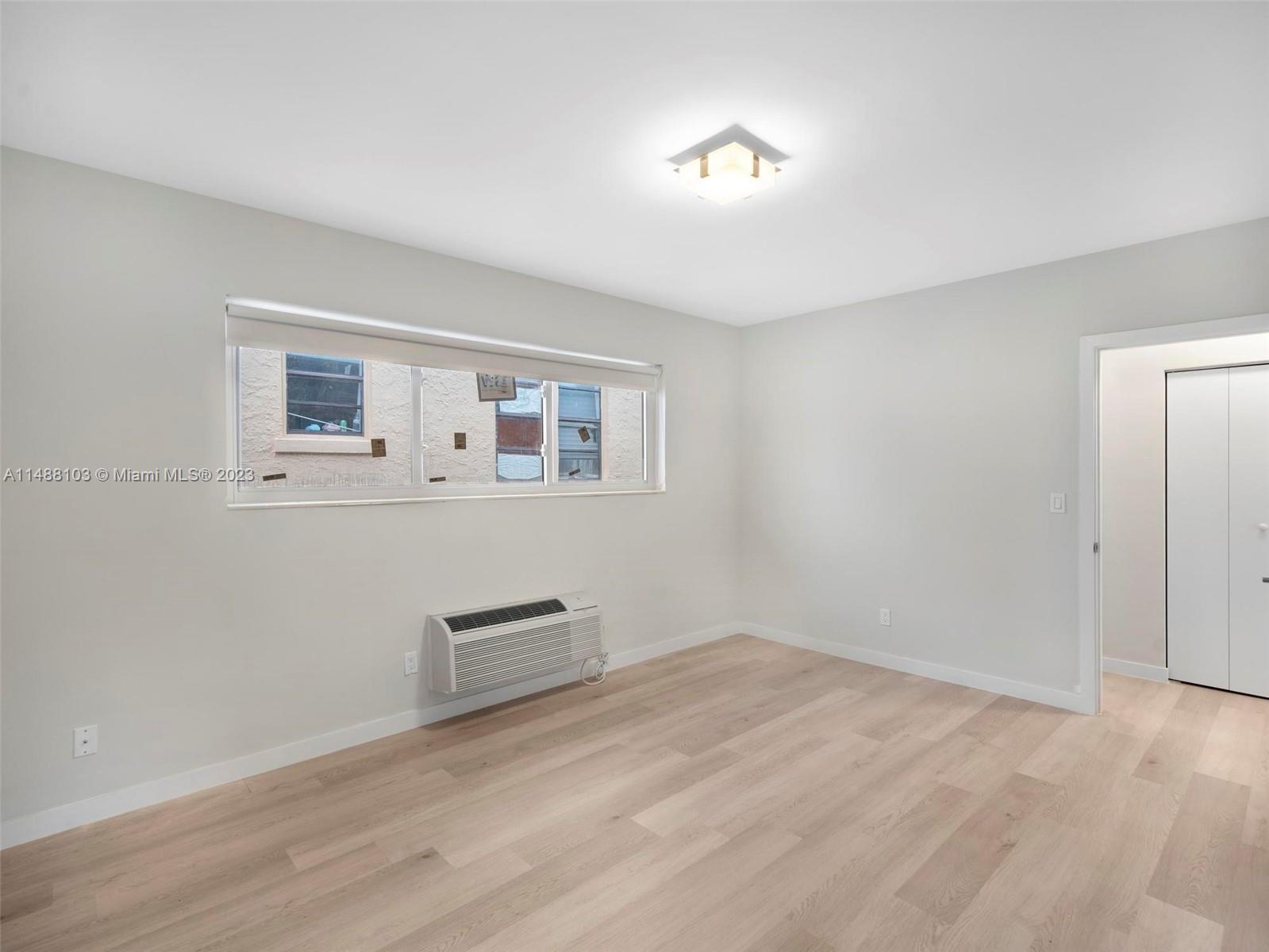 1525 Michigan Ave # 11