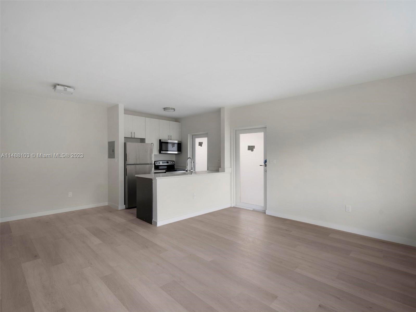 1525 Michigan Ave # 11