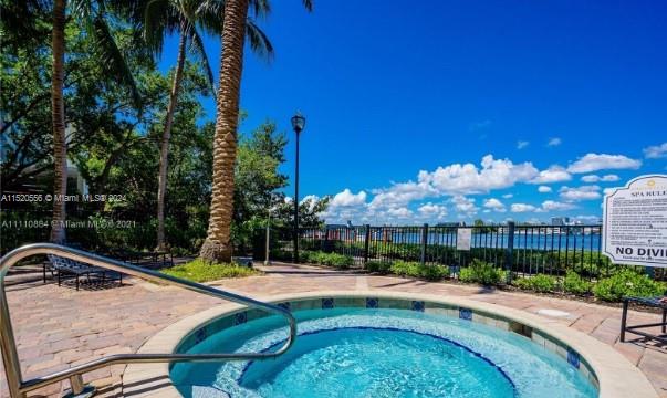 17145 N Bay Rd # 4106