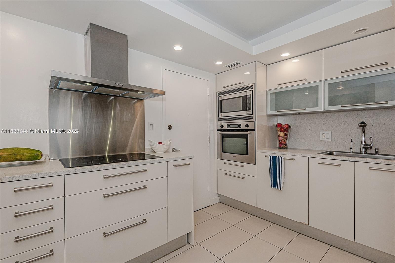5151 Collins Ave # 1029