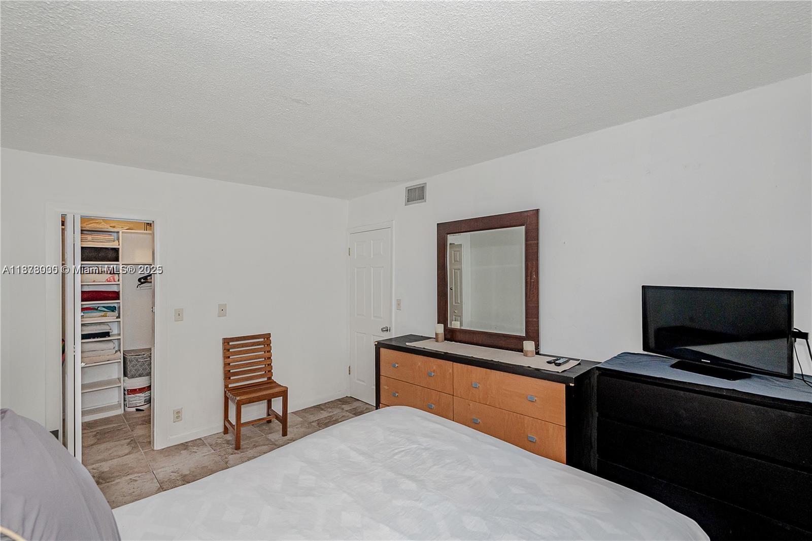 251 NE 172nd St # 221