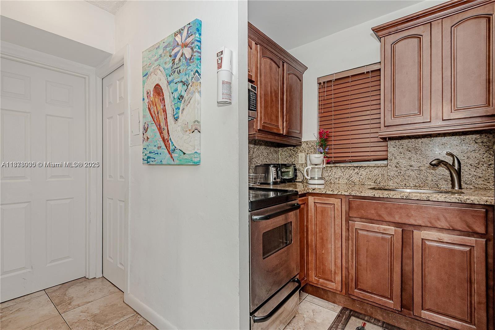 251 NE 172nd St # 221