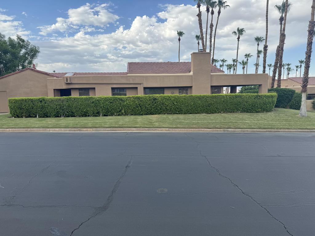 49148 Quercus Lane