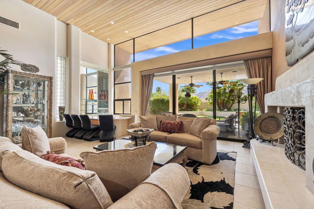 73497 Mariposa Dr