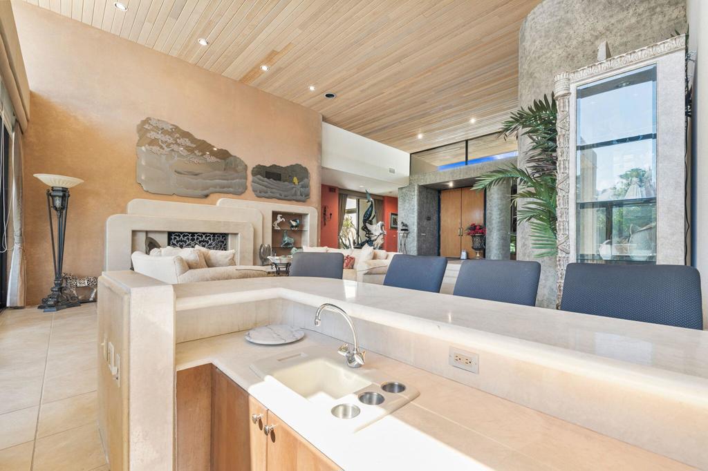73497 Mariposa Dr