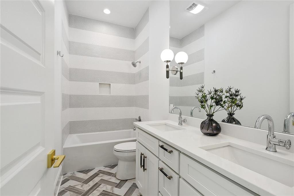 7043 BALD EAGLE Circle