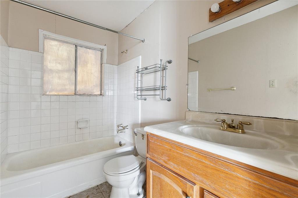 152 JEANNE Avenue