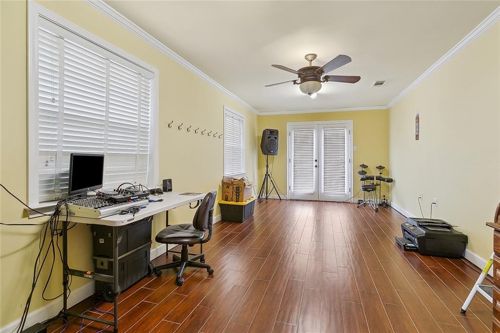 4521 TAFT Park