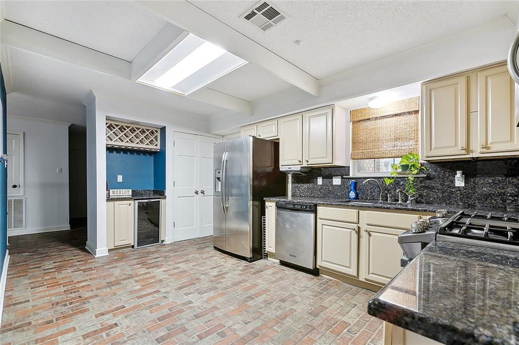 4521 TAFT Park