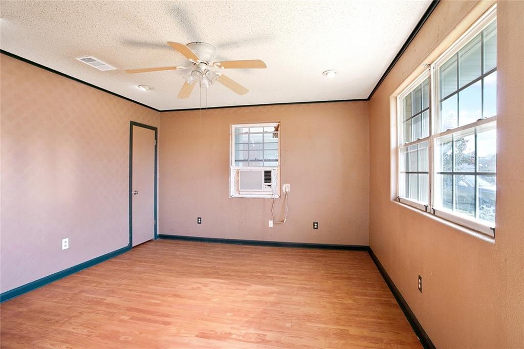 1376 MAPLEWOOD Drive