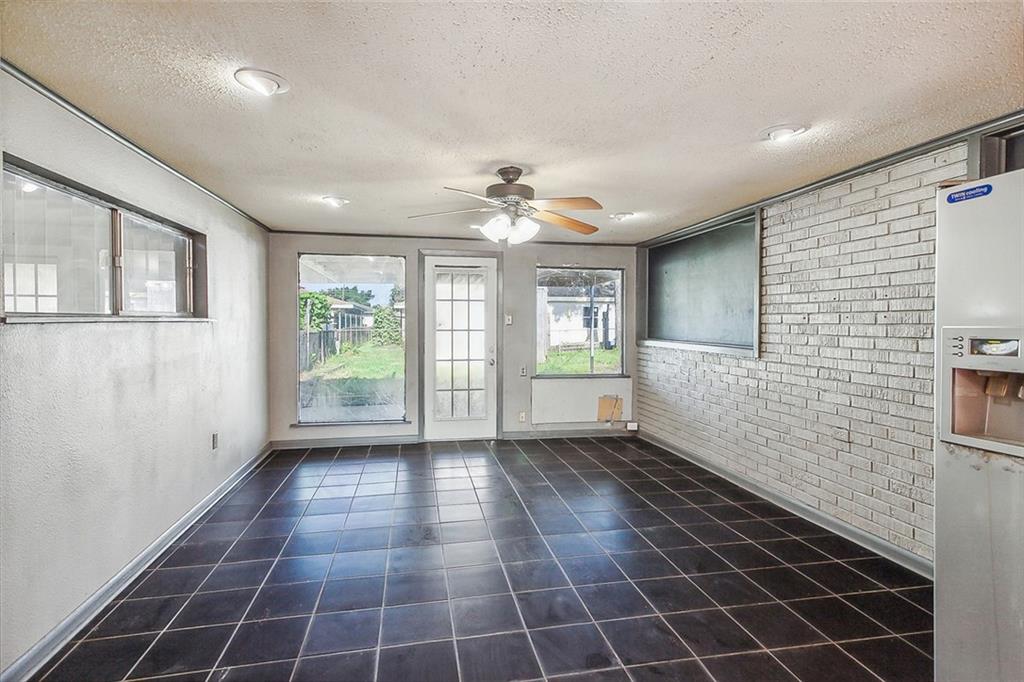 1376 MAPLEWOOD Drive