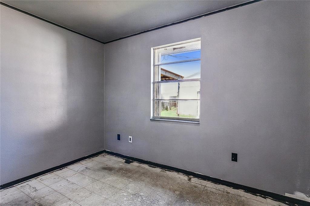 1376 MAPLEWOOD Drive
