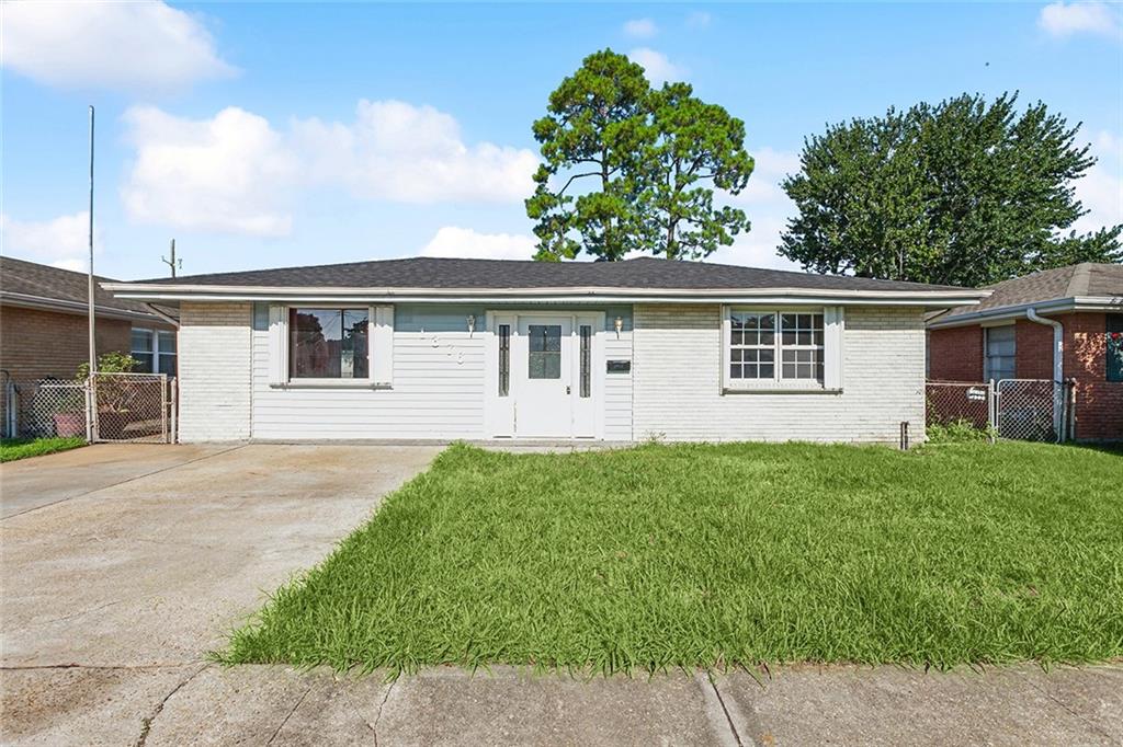 1376 MAPLEWOOD Drive