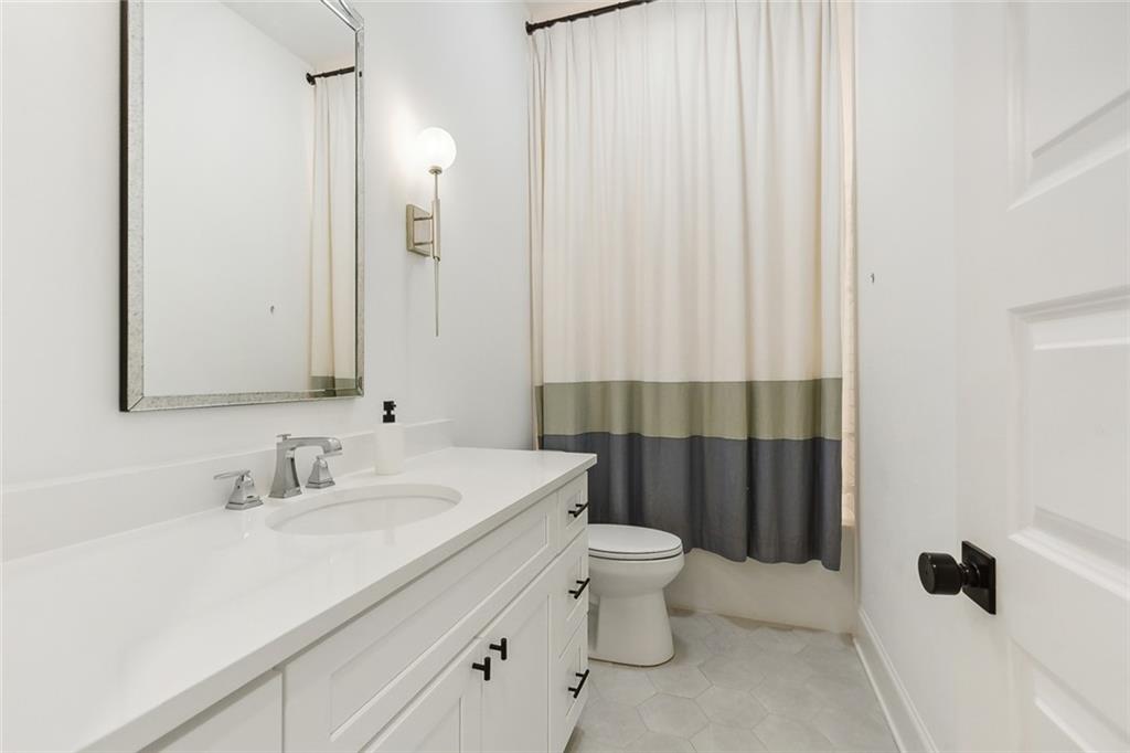 7005 BALD EAGLE Circle