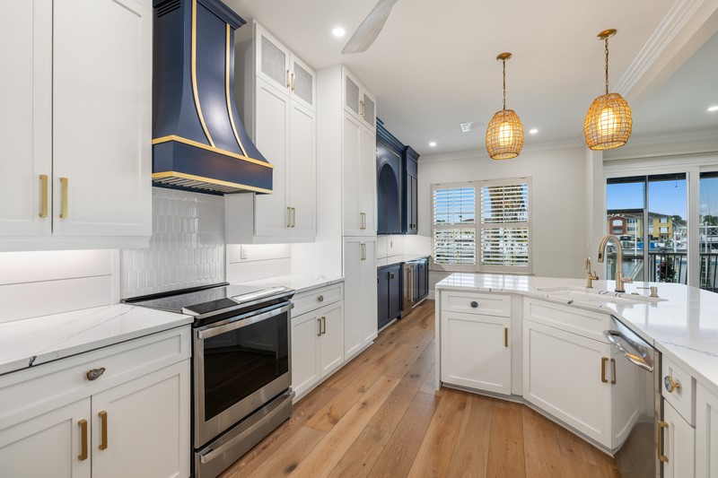 5545 E Harbor Village Drive