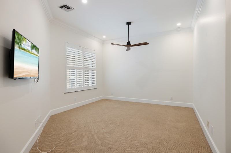 5545 E Harbor Village Drive