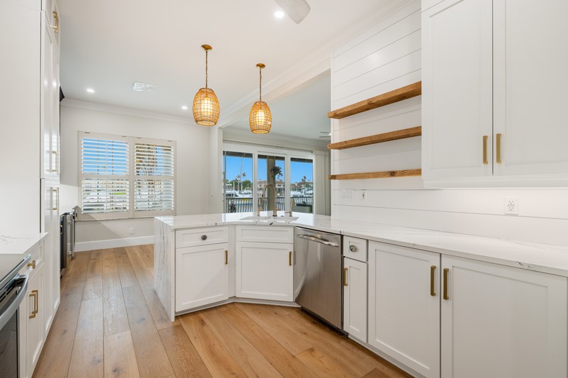 5545 E Harbor Village Drive