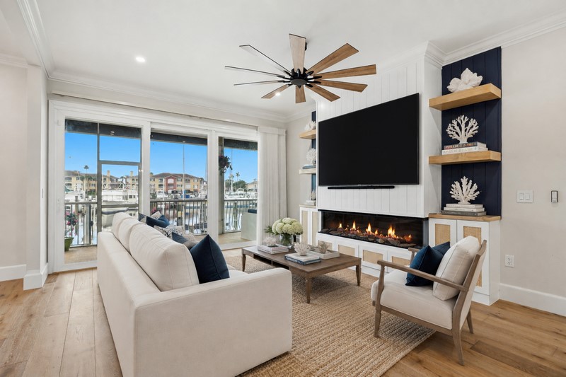 5545 E Harbor Village Drive