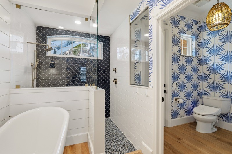 5545 E Harbor Village Drive