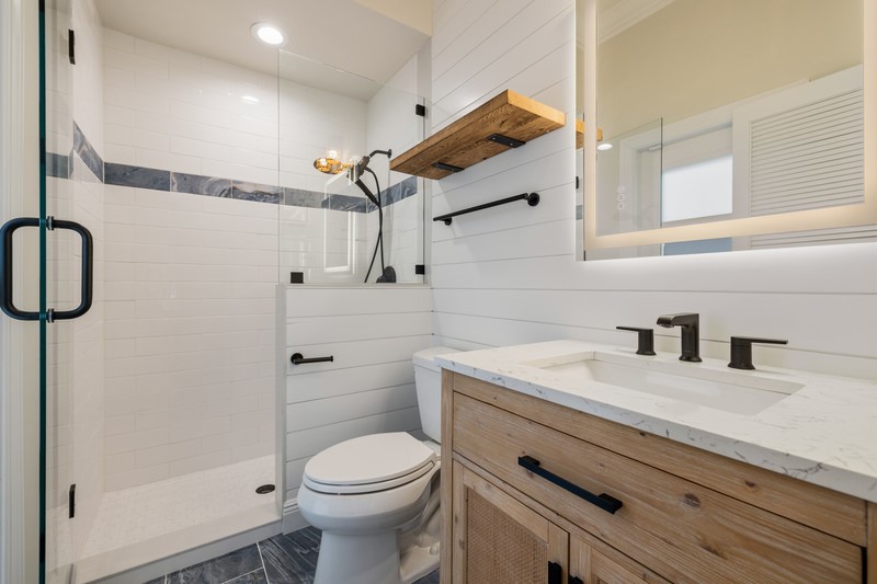 5545 E Harbor Village Drive
