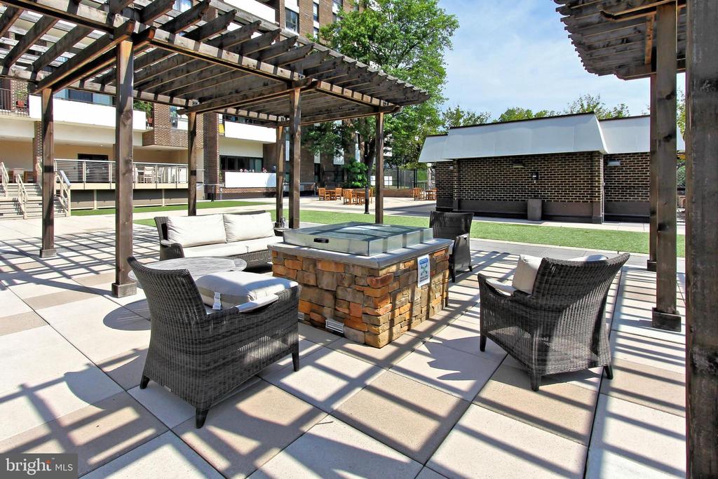 250 S Reynolds St #111