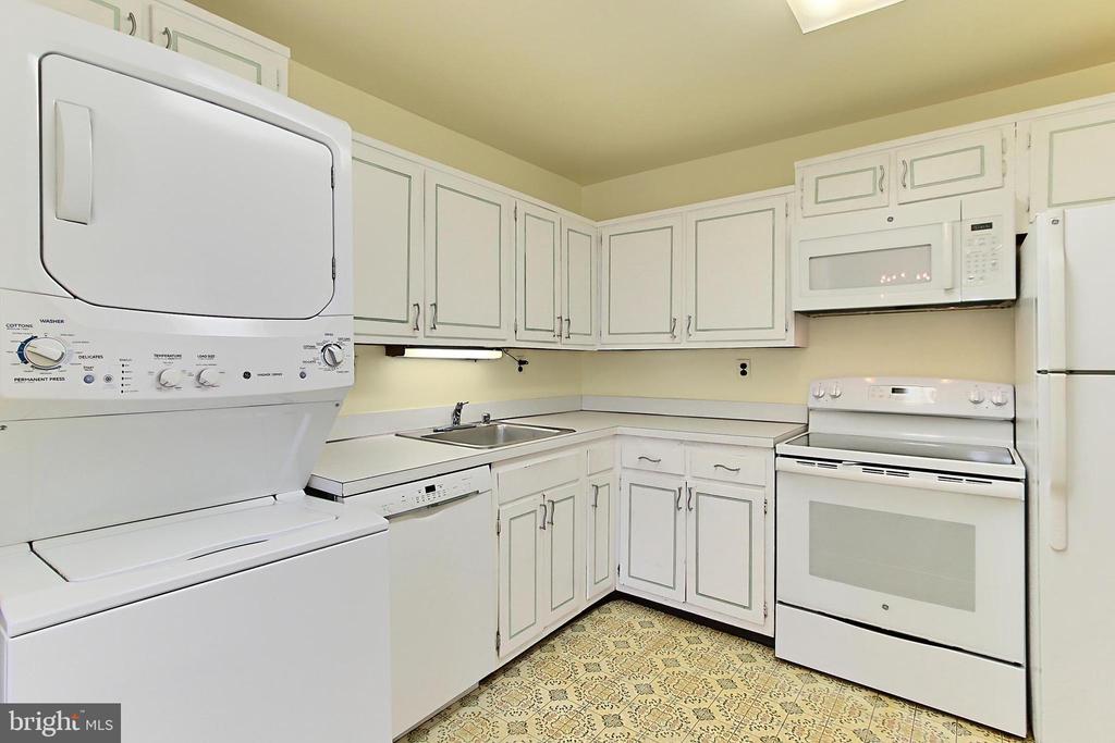 250 S Reynolds St #111