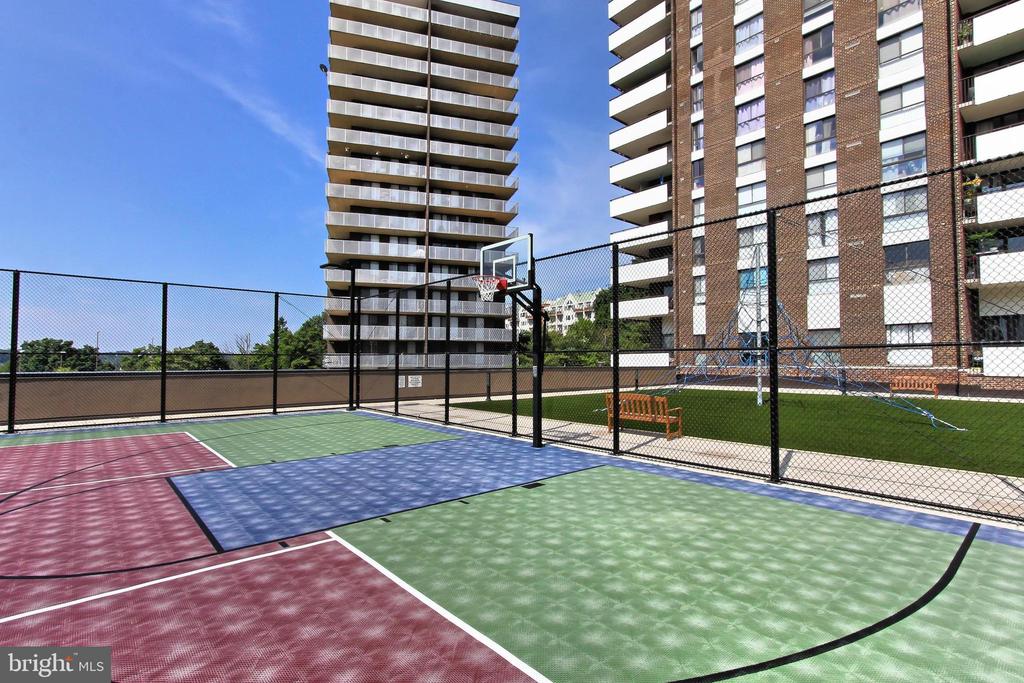 250 S Reynolds St #111