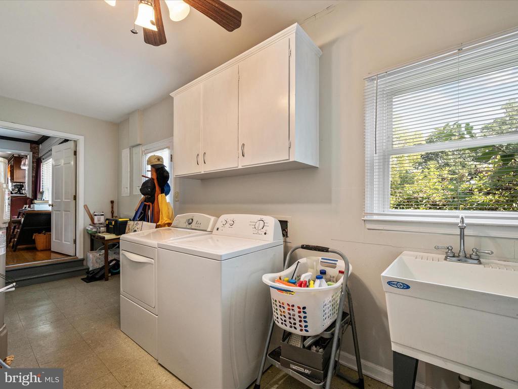 308 W MAIN STREET