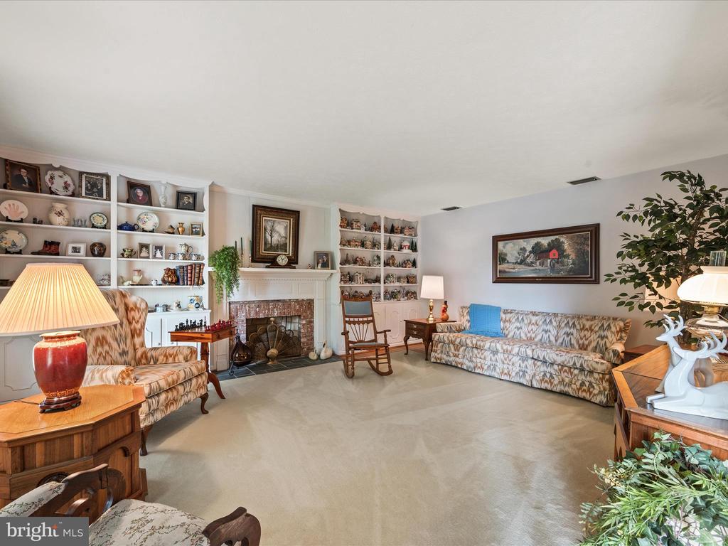 308 W MAIN STREET