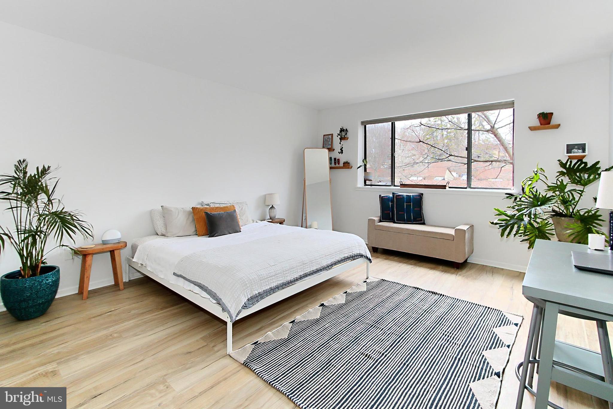 1671 Parkcrest Cir #4c/300