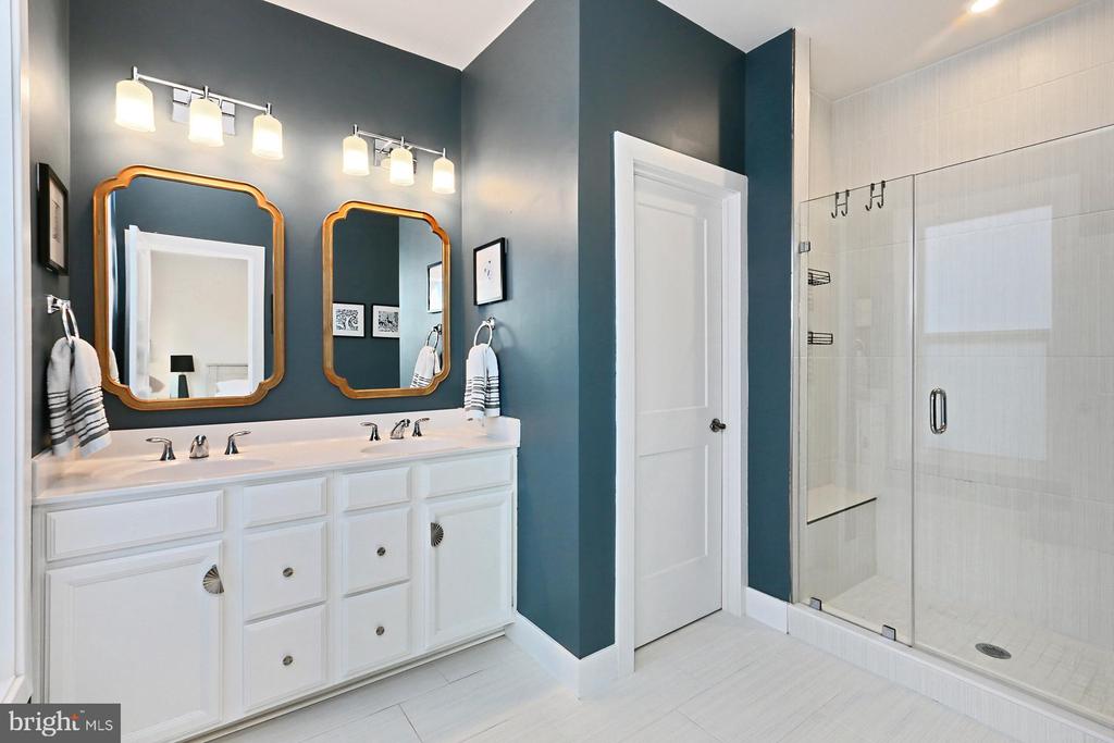 2395 Liberty Loop