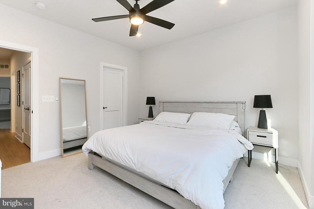 2395 Liberty Loop