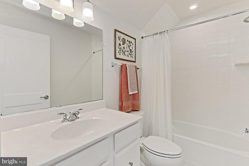 2395 Liberty Loop