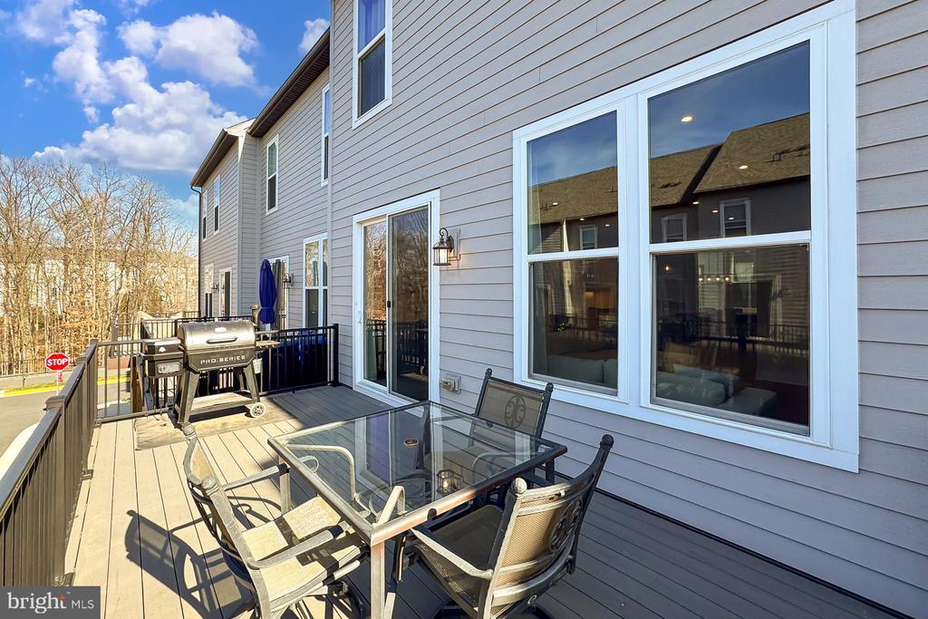 2395 Liberty Loop