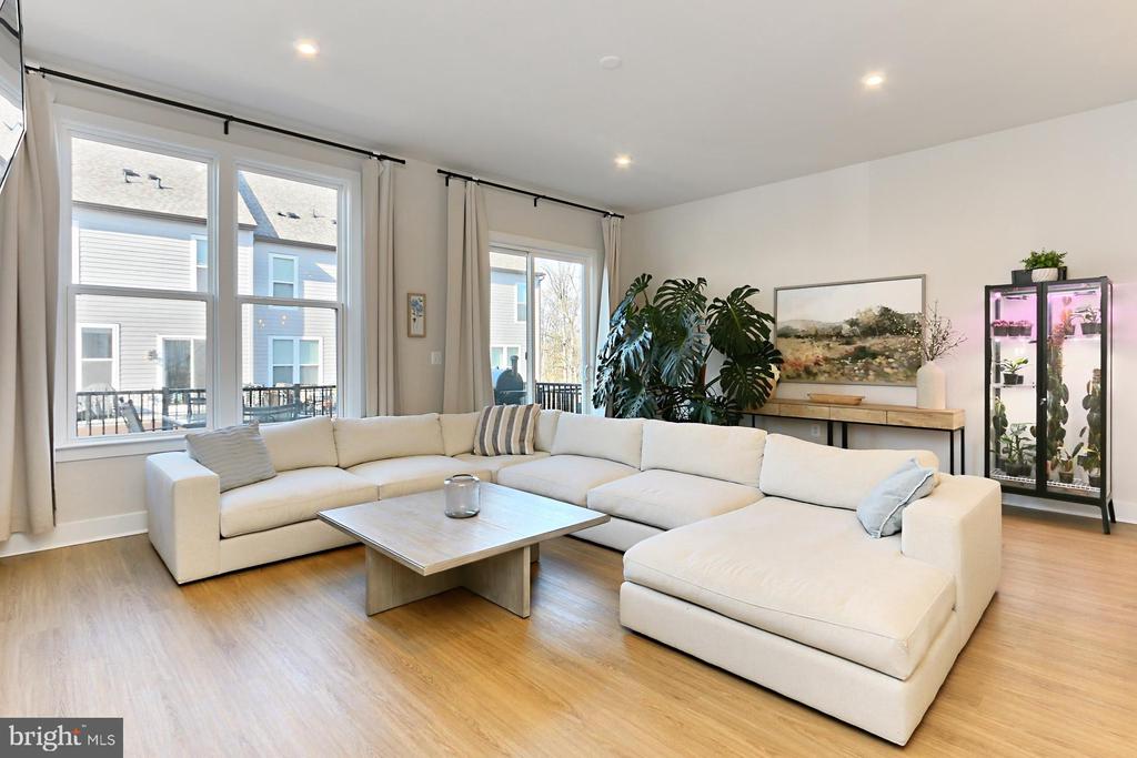 2395 Liberty Loop