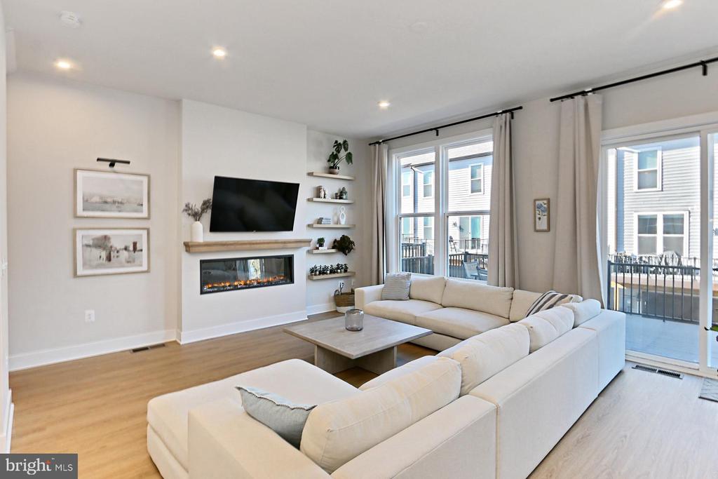 2395 Liberty Loop