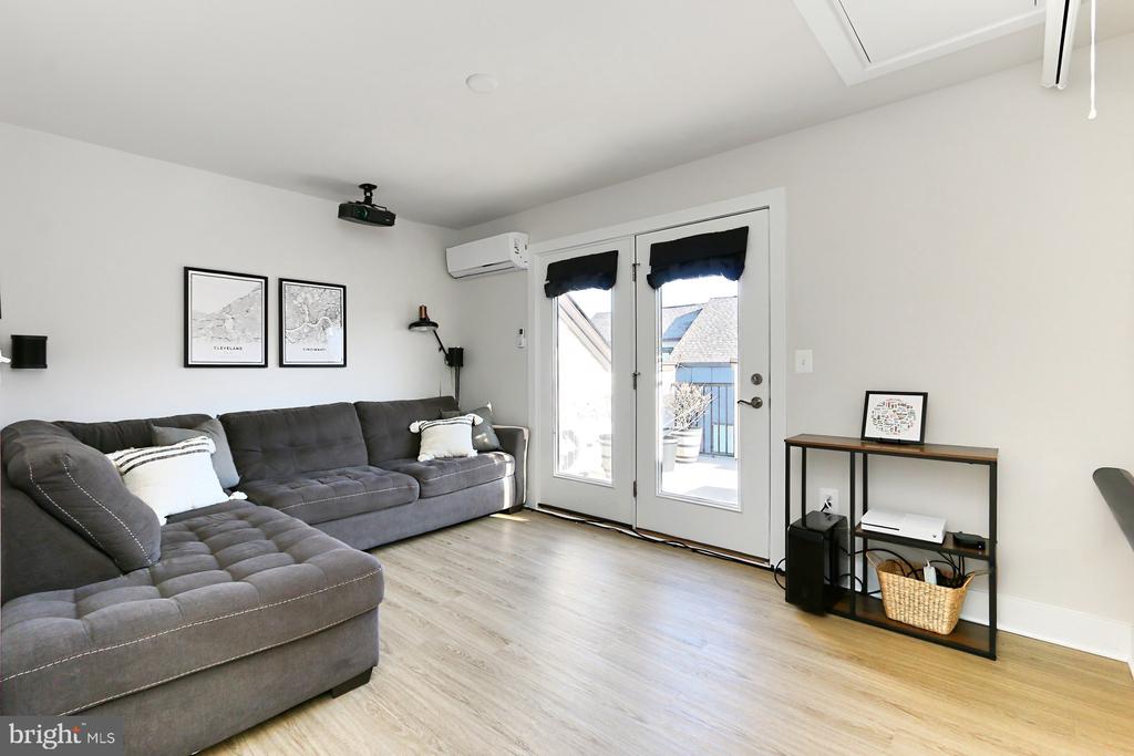 2395 Liberty Loop