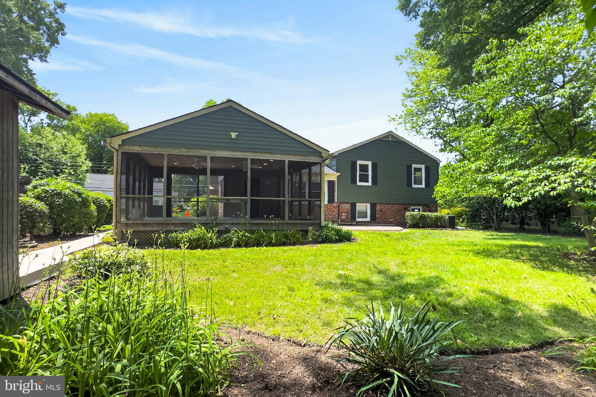 1210 CROTON DRIVE