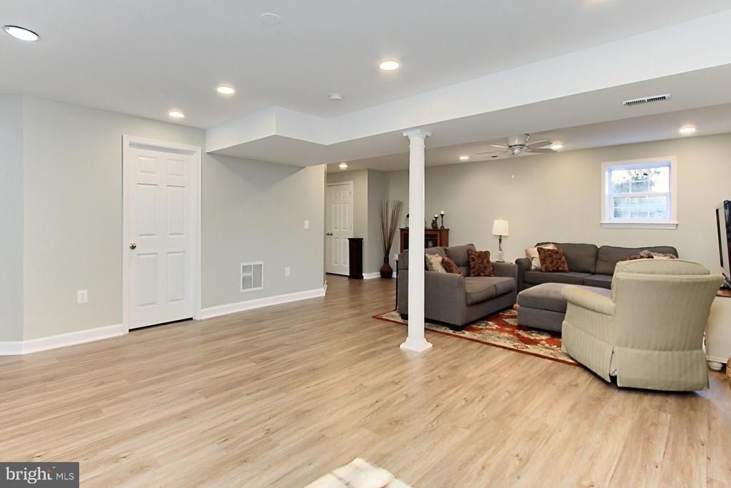 818 Santmyer Dr SE
