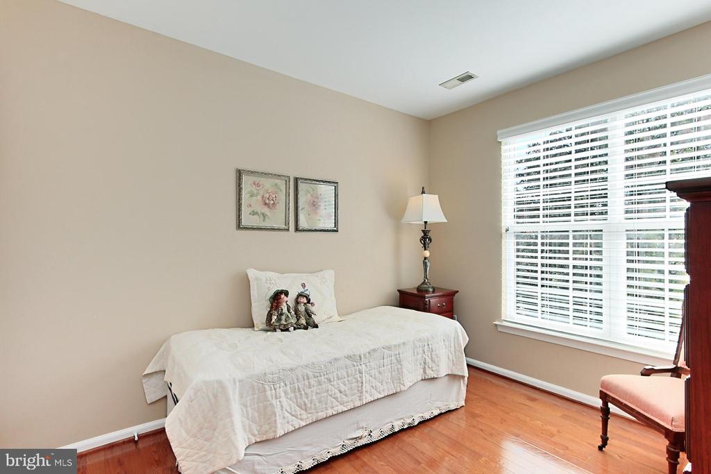 818 Santmyer Dr SE