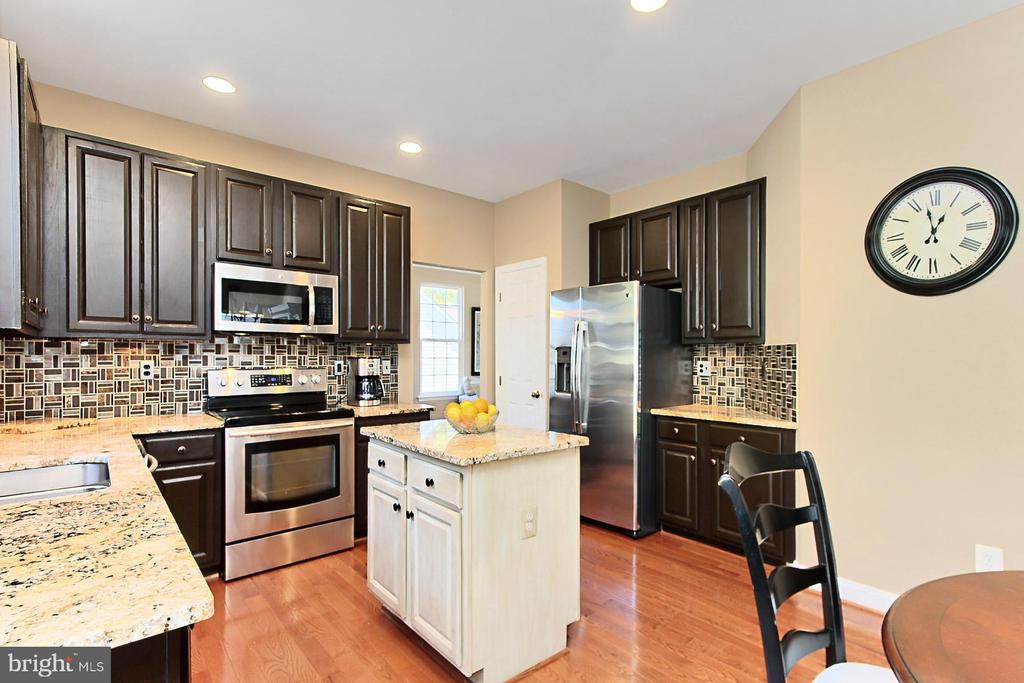 818 Santmyer Dr SE