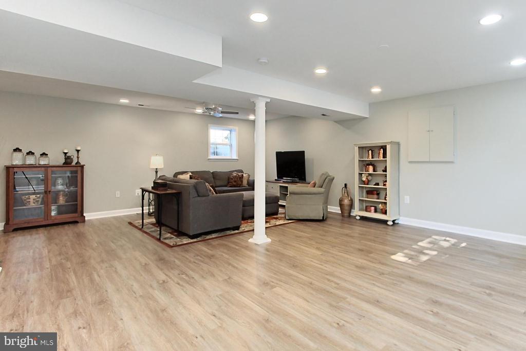 818 Santmyer Dr SE