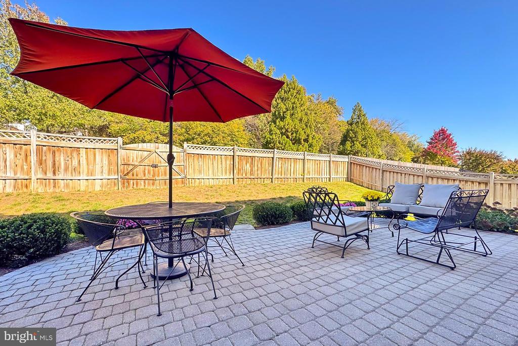 818 Santmyer Dr SE