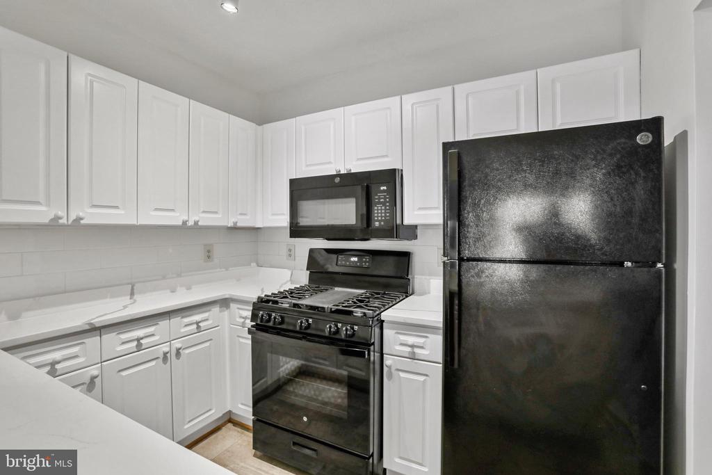 20311 Beechwood Ter #302