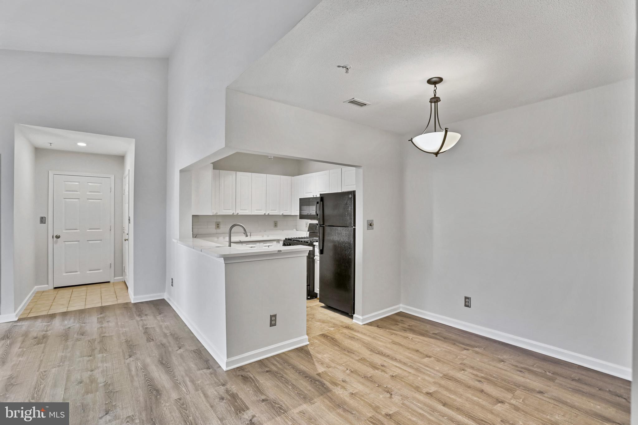 20311 Beechwood Ter #302